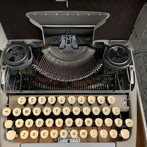 Meet your Posher, Laurence